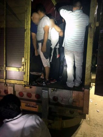 Ισπανία: Δέκα πρόσφυγες βρέθηκαν κρυμμένοι σε ένα φορτηγό