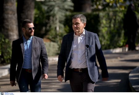 Τα κόκκινα δάνεια στη συνάντηση τραπεζιτών – ΥΠΟΙΚ