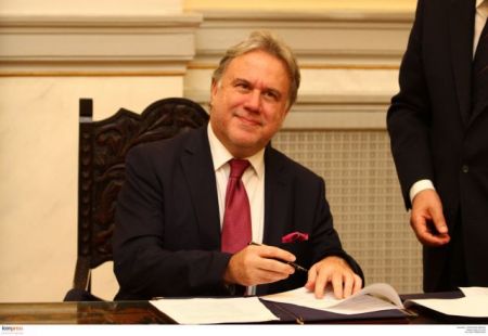 Κατρούγκαλος: Θα συνεχίσω την πολύ καλή δουλειά του κ. Ξυδάκη