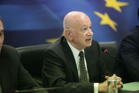Papadimitriou: “Attract investments by taking advantage of the euro”