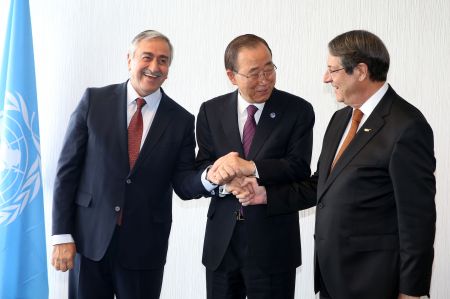 Αρχισαν οι κρίσιμες συνομιλίες Αναστασιάδη-Ακιντζί για το Κυπριακό