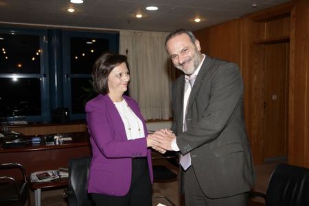 Χωρίς αιχμές η παράδοση – παραλαβή στο υπουργείο Μεταφορών