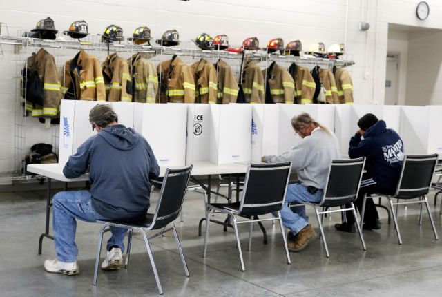 Πρώτα στοιχεία exit poll: Οι Αμερικανοί θέλουν «ηγέτη εναντίον των ισχυρών»