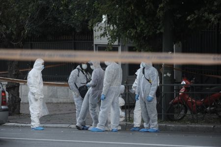 Δύο επιθέσεις σε πρεσβείες «ανέλαβε» η «Επαναστατική Αυτοάμυνα»