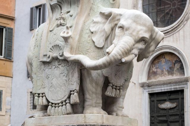 Βάνδαλος «ακρωτηρίασε» τον ελέφαντα του Μπερνίνι στο κέντρο της Ρώμης