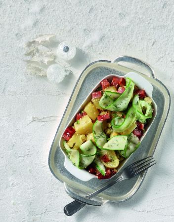 Πατάτες φούρνου με μαριναρισμένο αγγούρι