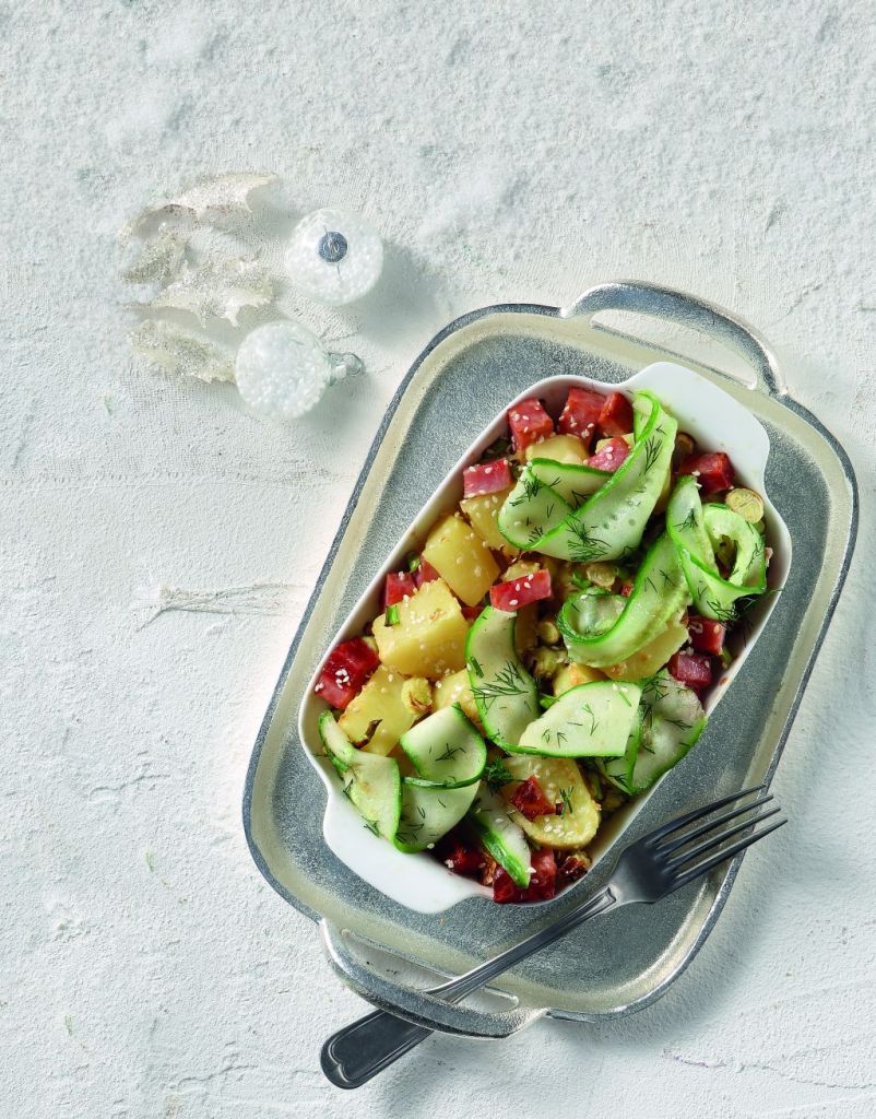 Πατάτες φούρνου με μαριναρισμένο αγγούρι