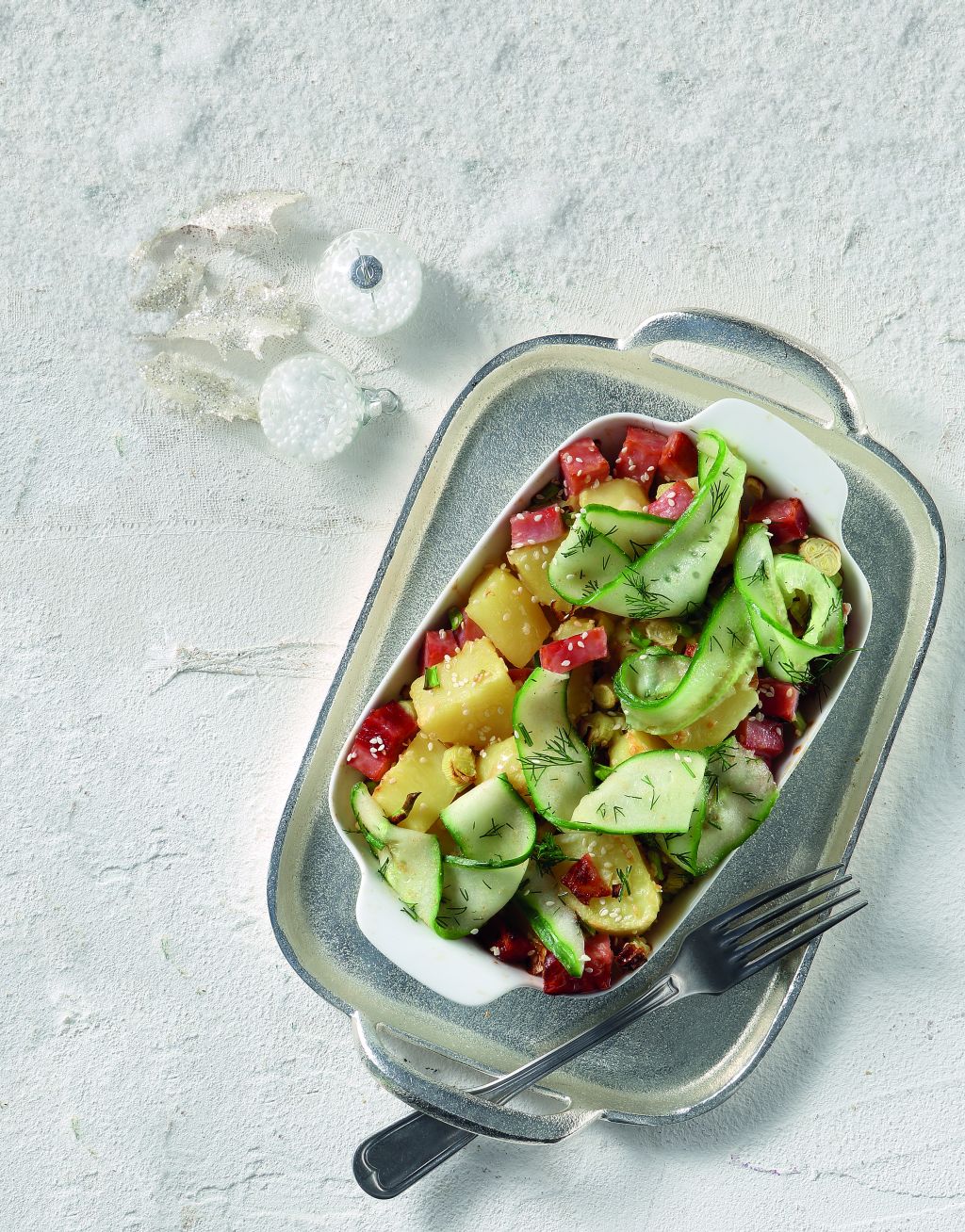 Πατάτες φούρνου με μαριναρισμένο αγγούρι