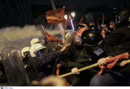 Εξι συλλήψεις για τα επεισόδια στην Αθήνα το βράδυ της Τρίτης