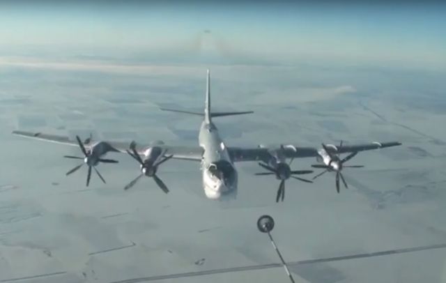Βομβαρδιστικά σηκώθηκαν από τη Ρωσία και έπληξαν τη Συρία με cruise