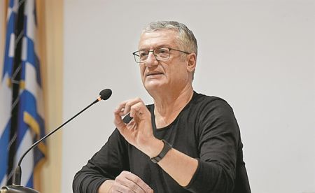 Ψάχνοντας τον γιο του…