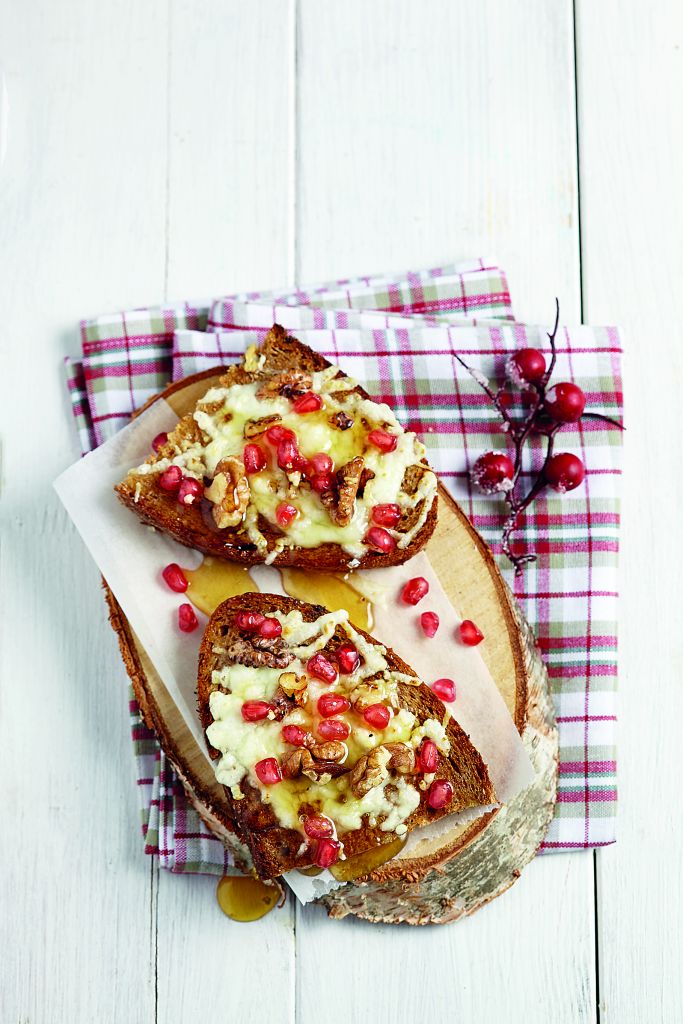 Ψωμί στον φούρνο με κασέρι και καρύδια