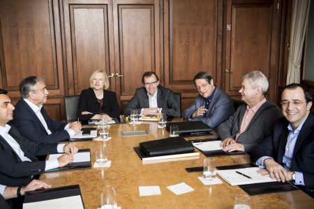 Πρεμιέρα στο Μοντ Πελεράν για το Κυπριακό με Ασφάλεια-εγγυήσεις