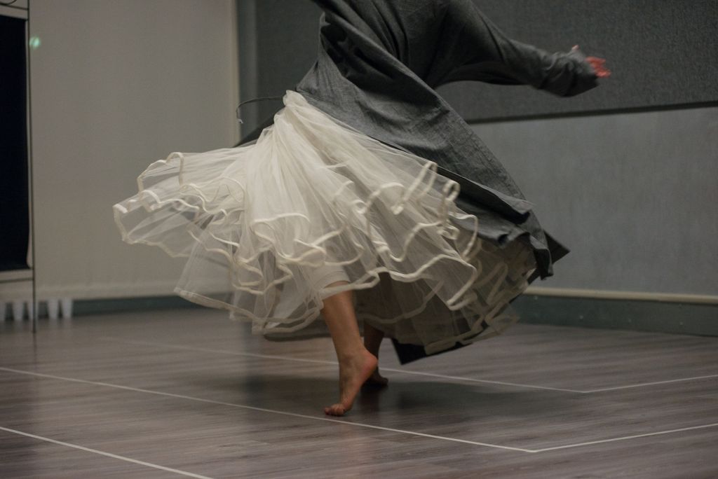 Χορεύοντας για τον αυτοεγκλεισμό