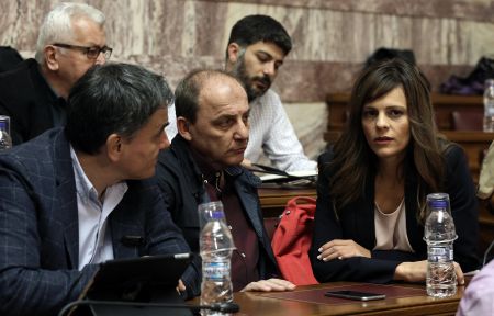 Πυρετώδεις διαπραγματεύσεις «με στόχο να κλείσουν όλα τα θέματα»