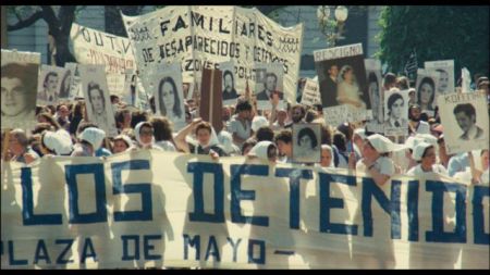 Η μεγάλη επιστροφή της «Επίσημης ιστορίας»