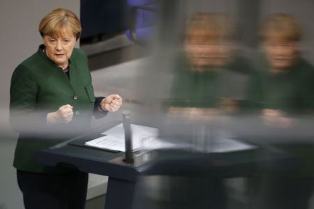 Η Μέρκελ επιμένει να σώσει την Ευρώπη