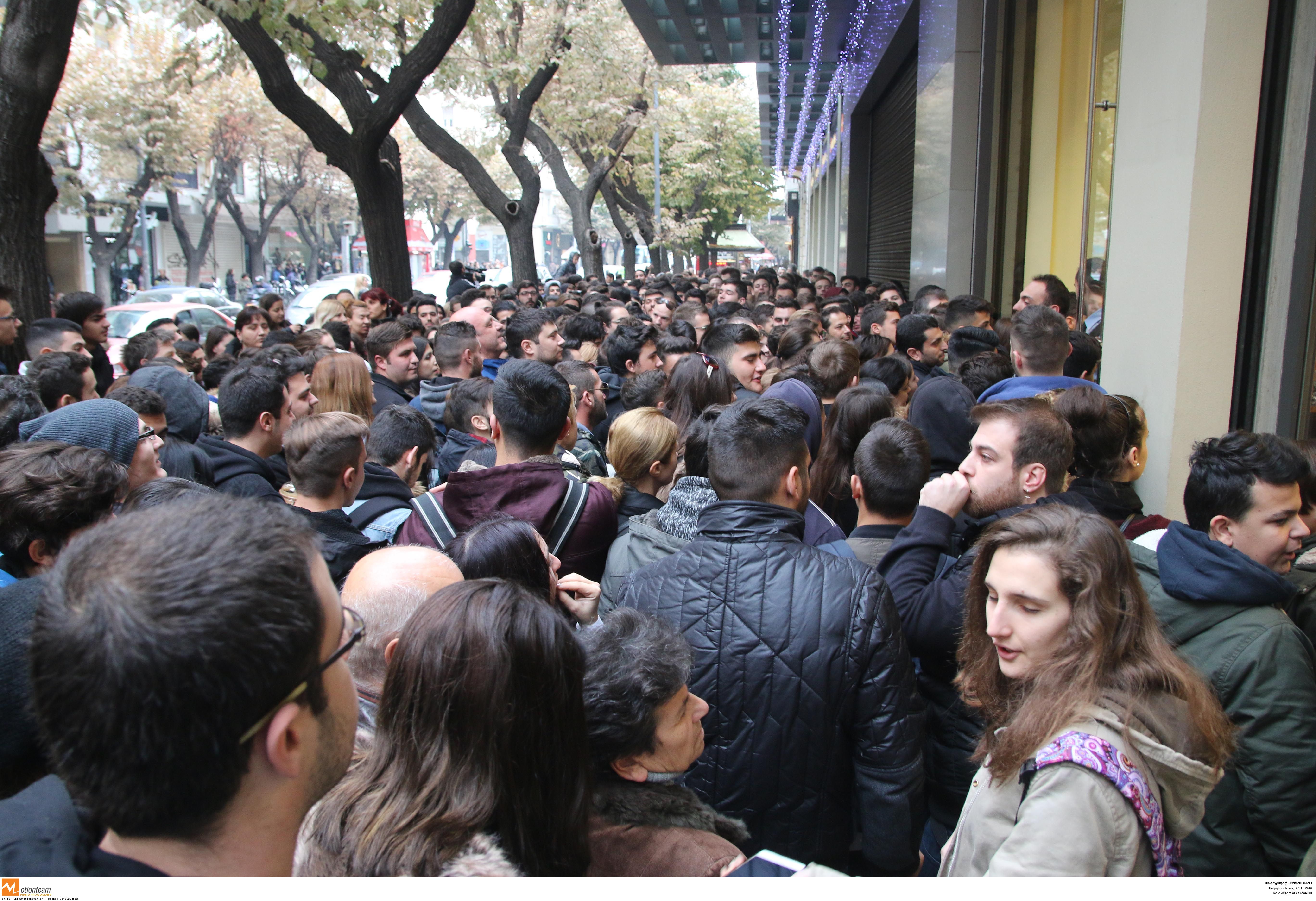 Σε ρυθμούς Black Friday Αθήνα και Θεσσαλονίκη – Ουρές στα καταστήματα από τα ξημερώματα