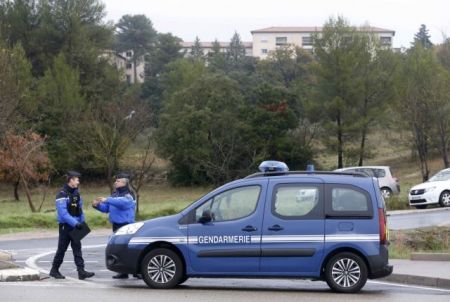 Oμηρεία σε ταξιδιωτικό πρακτορείο στο Παρίσι