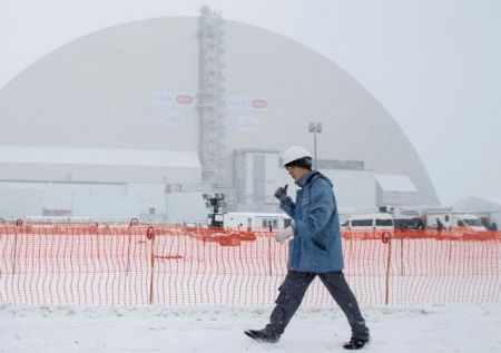 Στη θέση του το κέλυφος που θα συγκρατεί τη ραδιενέργεια του Τσερνόμπιλ