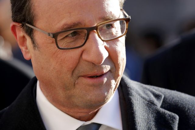 Με παροχές, αλλά όχι «δώρα», ετοιμάζει την επάνοδό του ο Ολάντ