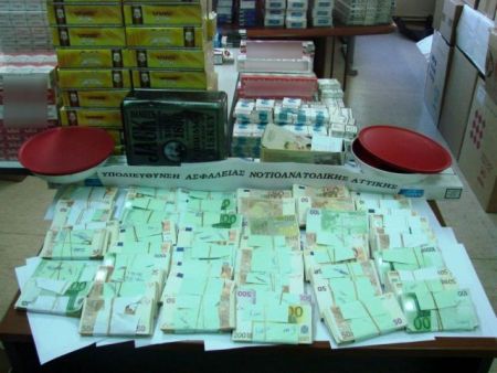 Σπείρα διακινούσε μεγάλες ποσότητες λαθραίων τσιγάρων στην Αττική