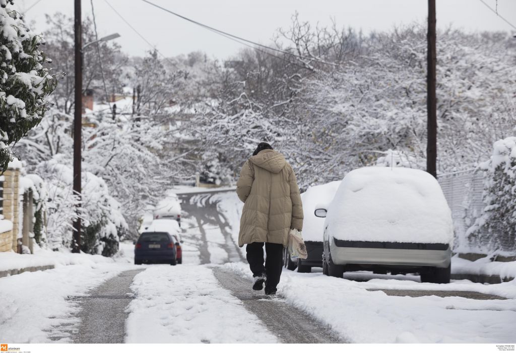 Στο ψυγείο η χώρα – Χιόνια σε Πεντέλη και Πάρνηθα