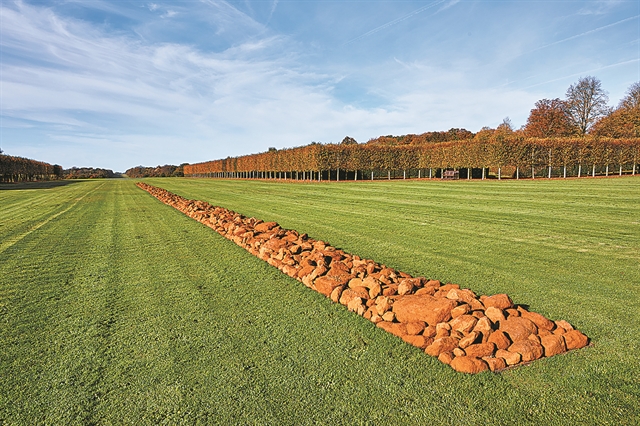 Παρέμβαση στον Ιερό Βράχο