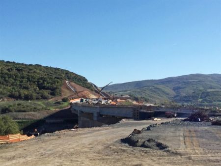 Αδυνατούμε να διαχειριστούμε αποδοτικά επενδύσεις 25 δισ. σε υποδομές