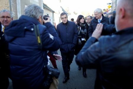 Ολοι εναντίον της Μαρίν Λεπέν με οχυρό τον Φρανσουά Φιγιόν