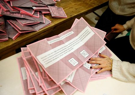 Ιταλική καταιγίδα: Οι Γκριλίνι «ετοιμάζουν κυβέρνηση», η Λέγκα ζητά εκλογές