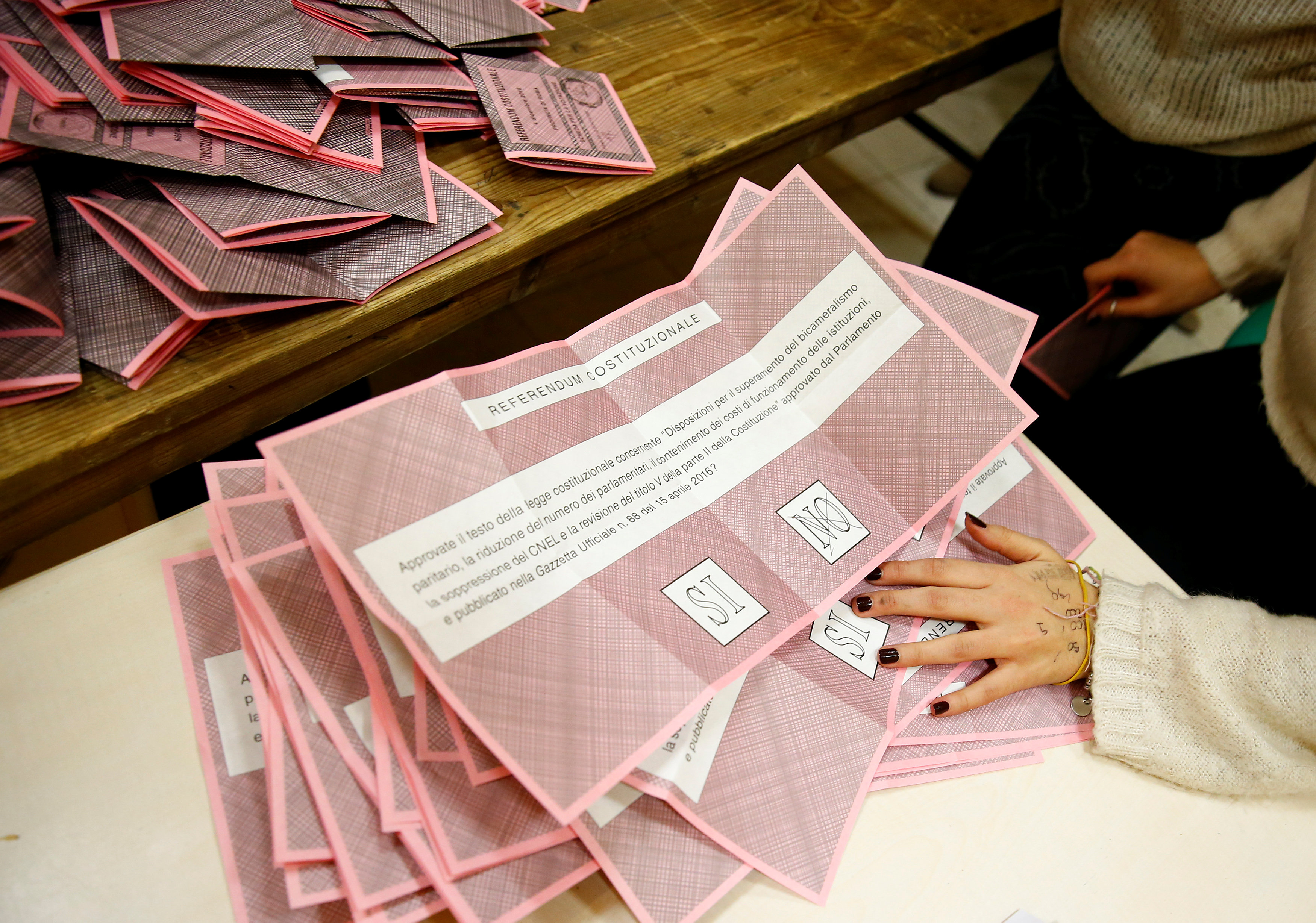 Ιταλική καταιγίδα: Οι Γκριλίνι «ετοιμάζουν κυβέρνηση», η Λέγκα ζητά εκλογές