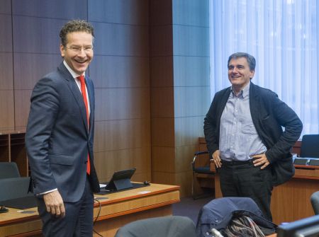 Χάσμα θεσμών – κυβέρνησης για τα μέτρα