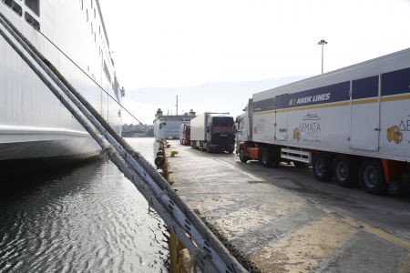 Ανέστειλε την απεργία η ΠΝΟ – Ξεκινούν άμεσα τα δρομολόγια των πλοίων