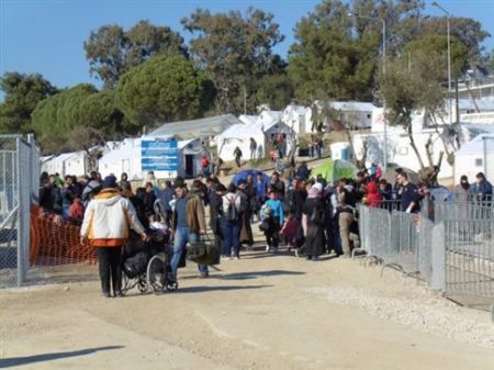 Aegean island hoteliers react to renting rooms to refugees