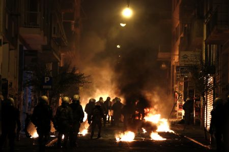 Καμίνης για τα επεισόδια: Τυφλή βία και ανεπάρκεια της Αστυνομίας