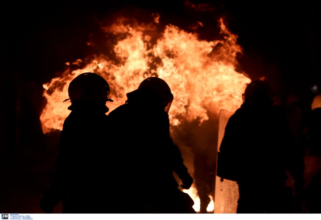 Επεισόδια στα Εξάρχεια μετά την πορεία αντεξουσιαστών για τα 8 χρόνια της δολοφονίας Γρηγορόπουλου