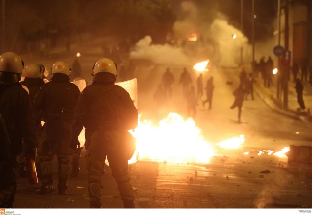 Θεσσαλονίκη: Μικροεπεισόδια έξω από το ΑΠΘ μετά την πορεία στη μνήμη Γρηγορόπουλου