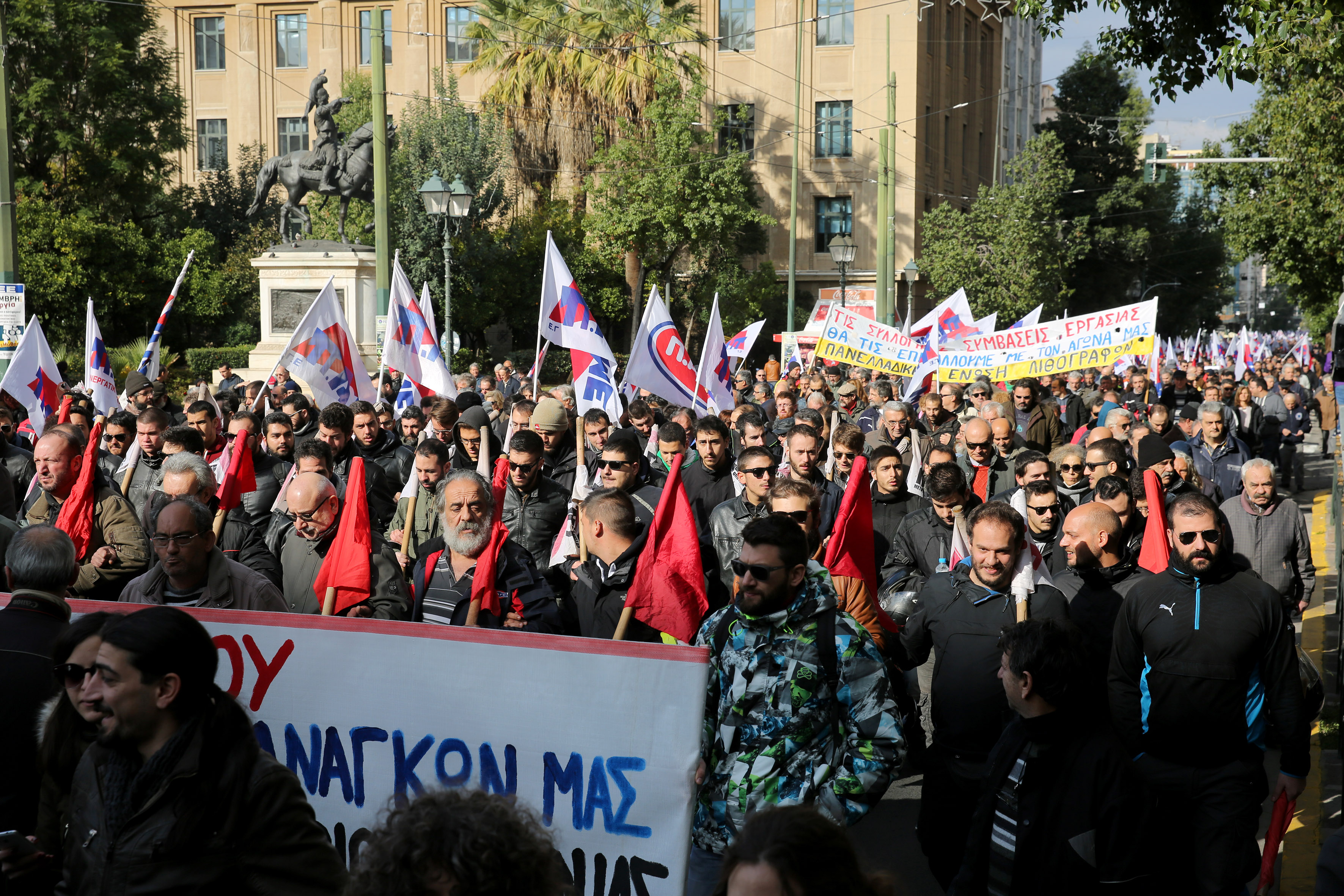 Γενική απεργία ΑΔΕΔΥ-ΓΣΕΕ κατά του νέου μνημονίου