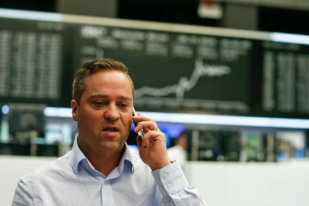 Σχέδιο αναδιάρθρωσης της UniCredit δίνει ώθηση στις αγορές