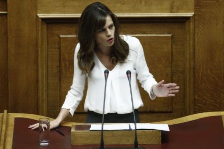 Αχτσιόγλου: Στα εργασιακά η Ελλάδα είναι καθρέπτης του μέλλοντος