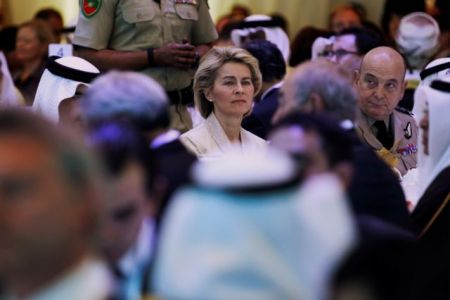 «Ακάλυπτη» εθεάθη στο Ριάντ η υπουργός Άμυνας της Γερμανίας