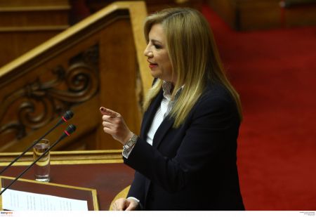 Γεννηματά: Αυτοί που έσκιζαν μνημόνια, σήμερα «σκίζουν» τον ελληνικό λαό