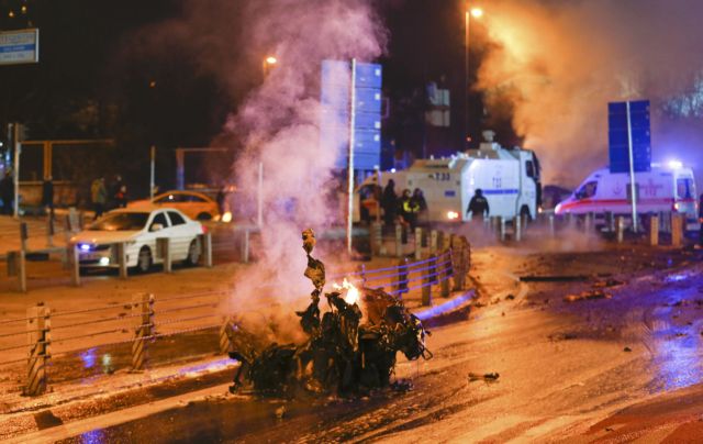 Επίθεση με παγιδευμένο αυτοκίνητο στο κέντρο της Κωνσταντινούπολης – Το ΡΚΚ δείχνει η Άγκυρα για το μακελειό