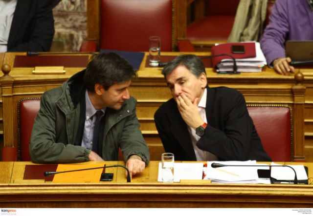 Πληρώνετε με κάρτες για να μειωθούν οι φόροι