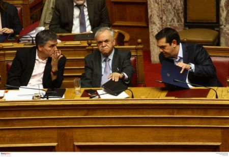 Η κυβέρνηση ξέχασε τα νταούλια για το χρέος και ελπίζει στις αγορές