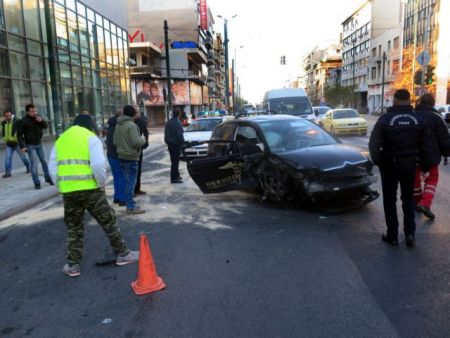 Six seriously injured in major collision on Syngrou Avenue