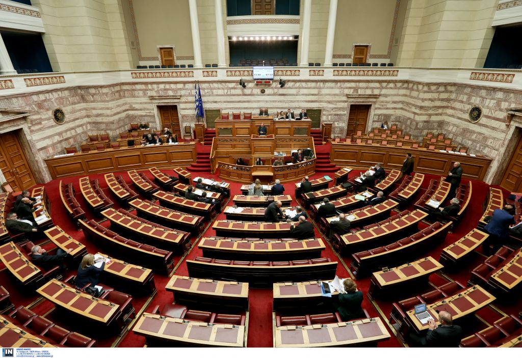 Ο Τσίπρας ζήτησε ονομαστική ψηφοφορία για το κοινωνικό μέρισμα προς χαμηλοσυνταξιούχους (Live)