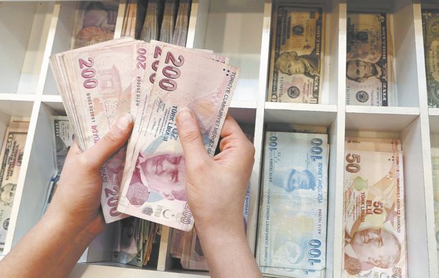 Τουρκία: Οριακή άνοδος της λίρας μετά την οικονομική σύσκεψη με Ερντογάν
