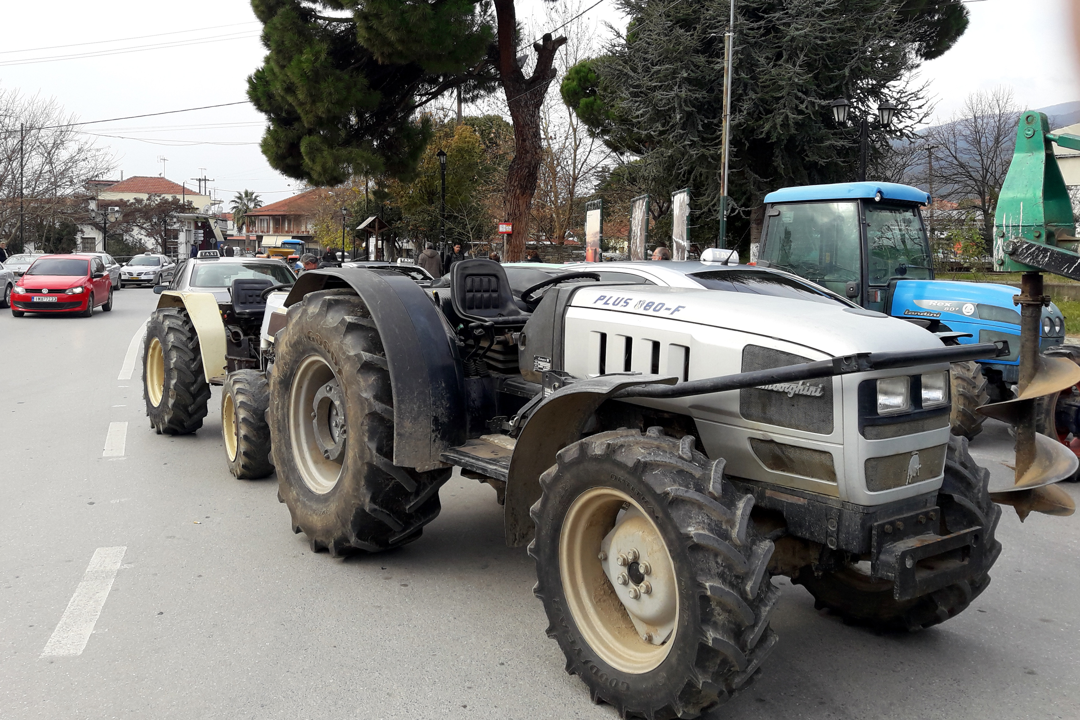 Κυβέρνηση: Εξόρμηση στον αγροτικό κόσμο για να προλάβει τα τρακτέρ